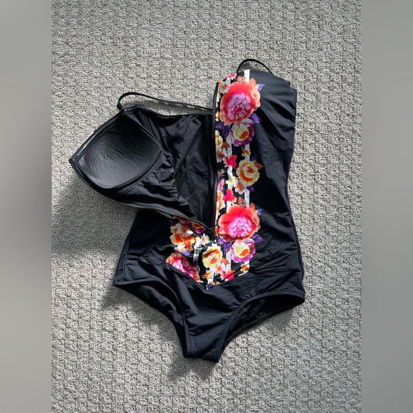 Seafolly Romeo Rose one piece - Picture 6 of 7